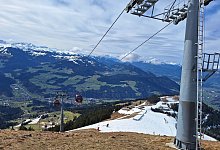 Gleitschirmpilotin prallt gegen Seilbahn - Zoom.Tirol/APA/dpa