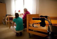 Pflege - Foto: Arno Burgi