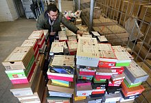 Hoffnung im Karton - Roland Weihrauch/dpa