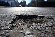 Marode Stra&szlig;eninfrastruktur - Federico Gambarini/dpa