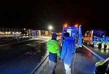 A2 nach schwerem Lastwagenunfall gesperrt - ein Toter - Christian M&uuml;ller/dpa