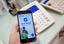 App mit E-Rezept in einer Apotheke - Jens Kalaene/dpa/dpa-tmn