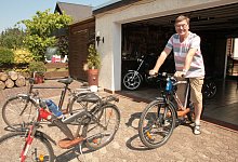 Vor der T&uuml;ftlerwerkstatt - Sylvia Frevert