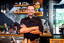 Steffen Henssler stellt neues Kochbuch vor - Daniel Bockwoldt/dpa