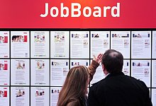 Jobangebote - Foto: Jochen L&uuml;bke/dpa