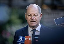 Bundeskanzler Olaf Scholz (SPD) gibt im Bryant-Park ein Pressestatement. - Michael Kappeler/dpa