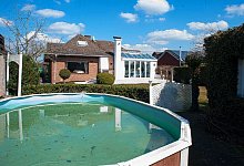 Haus mit Pool und Wintergarten - FOTOS: CHRISTIAN MATHIESEN/NW