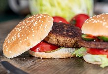 Veggie-Burger im Test - Foto: Robert Günther/dpa-tmn