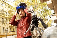 Auf was beim Motorradhelm achten? - Foto: Zacharie Scheurer/dpa-tmn