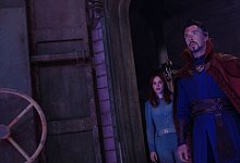 Dr. Strange (Benedict Cumberbatch) irrt durch viele Universen. - Marvel Studios/Walt Disney Studios/dpa