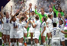 Englands Fu&szlig;ballerinnen beim Titelgewinn 2022 - Sebastian Gollnow/dpa