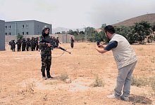 Kriegstourismus - Drygas Film Production/ZDF/dpa