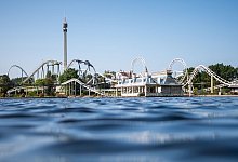Freizeitpark mit Achterbahn - Philipp Schulze/dpa/dpa-tmn