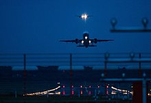 Flughafen Hamburg - Foto: Christophe Gateau/dpa