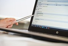 Es ist ja nicht so, dass nichts passiert: Digitale Akten zum Beispiel halten in immer mehr Behörden Einzug und sollen ein Schritt auf dem Weg zu einer durchgehend elektronischen Verwaltungsarbeit sein. - Jörg Carstensen/dpa/dpa-tmn