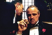 Marlon Brando in &laquo;Der Pate&raquo; von Francis Ford Coppola. Zum 50. Jubil&auml;um kommt das Mafia-Epos wieder in die Kinos. - -/&copy; 1972 Paramount Pictures. All Rights Reserved. TM, &reg; & Copyright &copy; 2004 by Paramount Pictures. All Rights Reserved./dpa