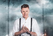 lars-ruth_seher_quadrat_ohne-logo_cblackneonentertainment - Stadthalle