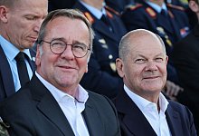 Bundeskanzler Scholz und Verteidigungsminister Boris Pistorius - Christian Charisius/dpa