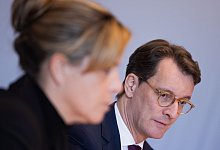 Jahresauftakt-Pk W&uuml;st und Neubaur - Rolf Vennenbernd/dpa