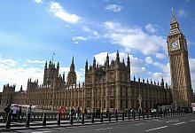 Big Ben und Houses of Parliament in London - Arne Dedert/dpa/dpa-tmn