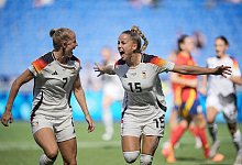 Lea Sch&uuml;ller und Giulia Gwinn - Laurent Cipriani/AP/dpa