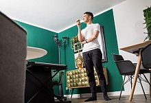 Manchmal braucht man eine schöne Einrichtung nur für eine bestimmte Zeit. Hier kann es sich lohnen, Möbel und Geräte zu mieten statt zu kaufen. - Christin Klose/dpa-tmn