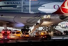 Ankunft von Abgeschobenen am Flughafen Berlin-Tegel - Foto: Christoph Soeder/dpa