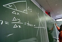 Lehrer im Unterricht - Foto: Roland Holschneider