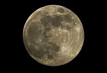 Supermond - Indien - Anupam Nath/AP/dpa