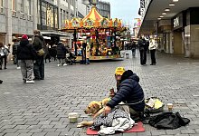 bettler-mit-zwei-hunden - 1 - 1 - 1 - Jens Reichenbach