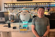 Adam macht Kaffee - Roboter-Barista in New York - Benno Schwinghammer/dpa