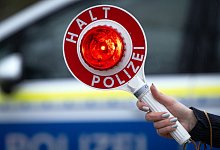 Autofahrer fordern schärfere Kontrollen im Straßenverkehr - Soeren Stache/dpa