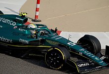 Bei einer Testfahrt vor der Saison sitzt Sebastian Vettel noch selbst am Steuer. Sollte er wegen einer Corona-Infektion erneut ausfallen, wird ihn Nico H&uuml;lkenberg vertreten. - Hasan Bratic/dpa