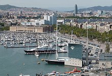 Der Hafen von Barcelona - Spanische Beh&ouml;rden haben dort laut Medienberichten erstmals eine Jacht festgesetzt, die m&ouml;glicherweise einem von EU-Sanktionen betroffenen russischen Oligarchen geh&ouml;rt. - Rainer Jensen/dpa