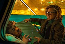 Bad Bunny (als Wolf) und Brad Pitt (als Ladybug) in einer Szene des Films "Bullet Train". Mit der Freiluftauff&uuml;hrung der US-amerikanischen Actionkom&ouml;die startet das 75. Internationale Filmfestival Locarno. - Scott Garfield/Sony Pictures/dpa