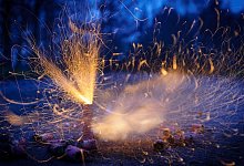 B&ouml;ller - Foto: Tobias Kleinschmidt/dpa