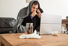 Eine Person mit Erkältung - Christin Klose/dpa-tmn