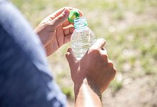 Einweg-PET-Flaschen - Christin Klose/dpa-tmn