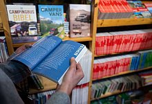 Gedruckte Reiseführer - Marijan Murat/dpa/dpa-tmn