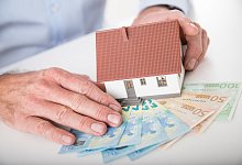 Immobilie zu Geld machen - und trotzdem weiter drin wohnen - Foto: Christin Klose/dpa-tmn