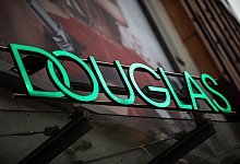 Parfümeriekette Douglas - Foto: Daniel Karmann/dpa