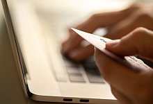 Kennen Sie das Zahlungslimit Ihrer Kreditkarte im Ausland? Bei vielen Banken lässt sich das mit wenigen Mausklicks online überprüfen. - Franziska Gabbert/dpa-tmn