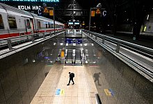 Bahnverkehr - Roberto Pfeil/dpa