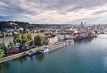 Flusskreuzfahrtschiff an einer Anlegestelle in Passau - Tobias K&ouml;hler/dpa/dpa-tmn