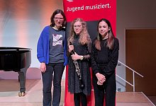 duo-madleen-diefenbach-und-hannah-bulwien-mit-sabrina-garlik-landeswettbewerb-essen - 1 - Musikschule Lemgo