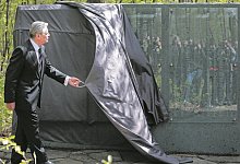 Bedeutende Gedenkst&auml;tte: Auch der fr&uuml;here Bundespr&auml;sident Joachim Gauck besuchte schon das Stalag 326 in Stukenbrock. - Andreas Zobe