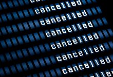 «Cancelled» auf einer Anzeigetafel - Moritz Frankenberg/dpa/dpa-tmn