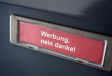 Werbung unerwünscht - Schild an Briefkasten - Andrea Warnecke/dpa-tmn