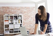 Schlafanzug im Homeoffice - Foto: Westend61/dpa-tmn