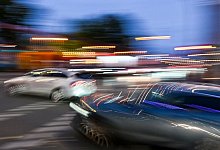 Verkehr auf einer Kreuzung - Jens Kalaene/dpa